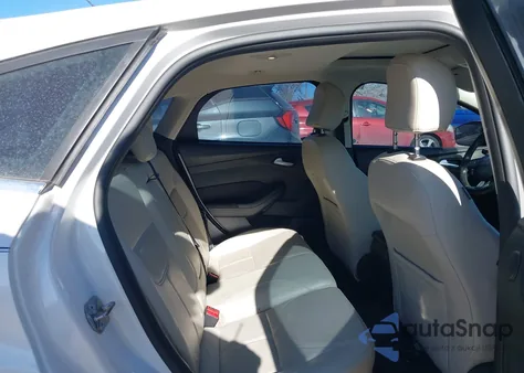 2018 Ford Focus Titanium из США, поврежденный, VIN 1FADP3N21JL249695